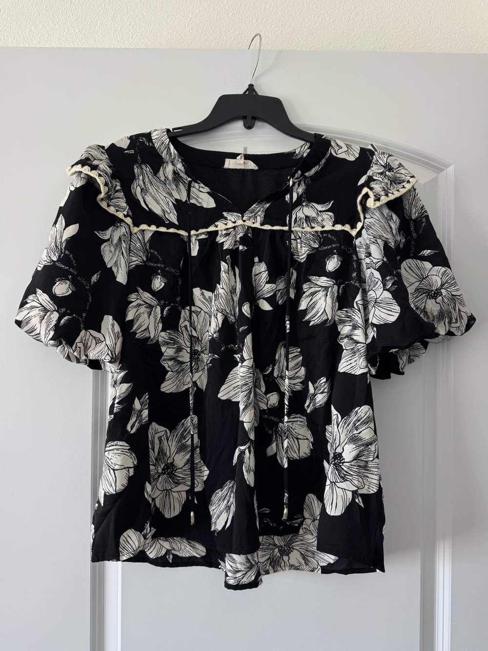 Entro Black Floral Printed Blouse Size M